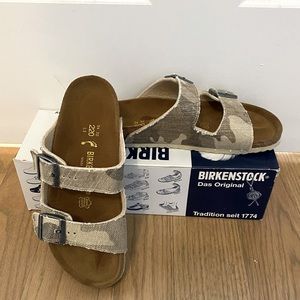 Birkenstock Arizona Kinder sandals in camouflage